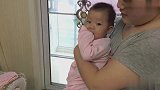 宝妈给宝宝买的新衣服，穿起来跟戏袍子似的，宝妈说专门挑的大号