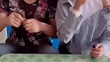 七彩童年：吹气球比赛了