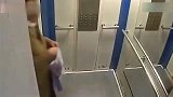 一男一女走进电梯，要不是监控，谁会知道女子经历了什么