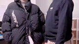 儿子帮妈妈拆快递，一刀下去羽绒服废了