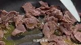 孩子的营养可马虎不得，我经常给他做这道牛肉滑蛋，好吃又营养
