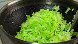 包菜这样炒太好吃了,加一点肉末,鲜香入味有营养,下饭又解馋