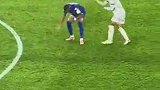法国世预赛2-1冰岛 实拍姆巴佩开球时撞向对手