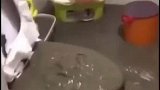 会喷“水泥”的马桶