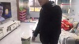 90后夫妻把厕所改成厨房，厨房改成吧台，装好大家笑了