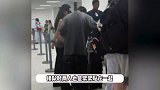 恋情再添实锤！网友偶遇胡彦斌易梦玲一起回国，手牵手同行好甜蜜