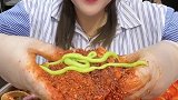 吃货姐挑战全网芥末鲍鱼，这也太拼了吧