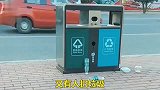 这只文明卫士金毛一夜走红，看完网友纷纷点赞，这才是模范
