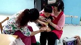 小托班的宝宝们打针，一个个表情好可爱！