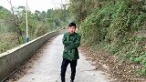 二娃子不务正业去碰瓷，结果偷鸡不成蚀把米！