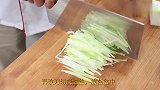 煎蛋饼做了鸟巢的样子，美味营养还好看，孩子一下吃3个