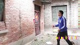 大鱼脚崴了，田田背着大鱼去医院看病，没想回来却被老师误会！