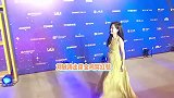 刘敏涛露背造型亮相红毯，将与张子枫等女星，竞争金鸡奖最佳女主