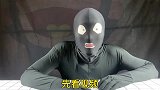 小伙为了把砖头磨成镜面，竟然把砖头磨冒烟了