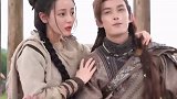 迪丽热巴给吴磊整理头发 歌隼发糖啦！