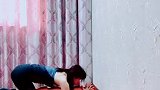 靠墙倒立练习腹部核心坚持自律居家运动