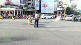 街舞-15年-印度交警太空步执勤 又一个开挂的民族-新闻