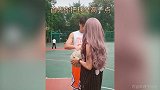 最后结果亮了!帅哥教美女打篮球