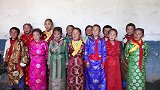他带领孩子们唱出西藏最美的歌谣
