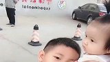 二胎是个妹妹，相差6岁的哥哥就变这一副德行，看完不许笑！
