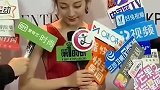 迪丽热巴一头金发配红裙，好像洋娃娃，美炸