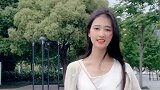 江边的风好大 头发都吹凌乱了 漫天飞舞的头发