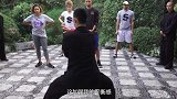 篮球-17年-感受中华文化！库里携家人向大师学习打太极-专题