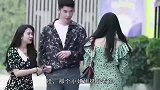 爆笑：小姐姐好看吧，我帮你一把！