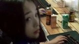 小哥哥来找二毛，二毛以为又是来关她电脑呢，没想到这次换了