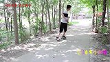 小伙伴的滑板不让来福玩，甜甜用零花钱，去给来福买了新滑板