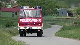 奥地利老式消防车，在乡村紧急出警，看起来有点笨拙！