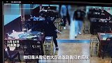 三男孩饭店消费451元后跳墙逃单，老板朋友圈寻人后家长登门道歉并埋单。河南
