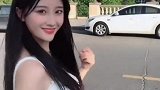 姑娘是万人迷，她的一笑能迷倒上万人！