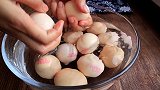 鸡蛋不要再白水煮了，教你一个好方法，1次做12个都不够吃