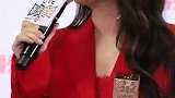 杨钰莹快50了吧，保养的挺好的！不知道还有老板么？
