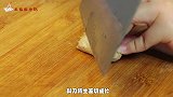 睡觉前，在枕头边放一把艾草效果厉害了，一般人不懂，看完跟着做