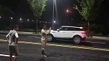 路人视角看网红拍视频，点进来之前没想到这么好笑