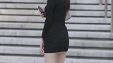 包臀裙时尚街拍,总能带给美女小姐姐更多的惊喜