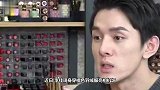 年赚千万的李佳琦，穿橘色羽绒服亮相排场大，和直播时判若两人