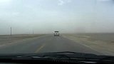 旅游-敦煌莫高窟回城路上风沙遮路