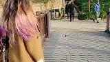 你妈都掉进河里了，还有闲功夫偷钱，你真的是在找揍