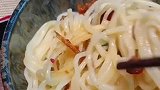 第一次吃河豚，十条河豚鱼熬出来的汤很好喝，面条也入味