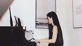 钢琴真的是一个神奇的乐器，超级的喜欢就是不会，小姐姐真厉害