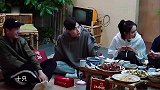 姜还是老的辣!何炅戚薇数马游戏难倒众人,却被黄磊秒攻克