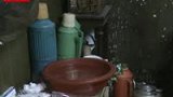 100311独居老汉房屋失修 被指脾气怪