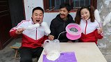 搞笑童年：爸爸买了棉花糖机，和爸爸一起动手做棉花糖吃，真好玩