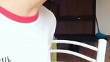 上课太困，小伙这做法殃及群众啊