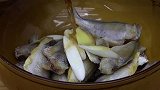 几分钟教你秘制酥鱼，吃鱼不用吐鱼刺的做法，鲜香美味，太解馋了