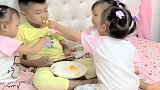 两个是亲妹妹，另外一个像捡来的，太搞笑了