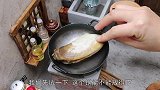 自从家里建了个迷你厨房，儿子就对做菜很感兴趣